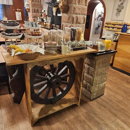 Rose Inklusive Fruehstueck, Saunanutzung Und Parkplaetze Nach Verfuegbarkeit 하이델베르크