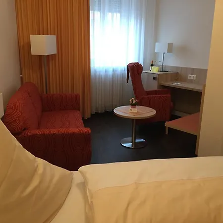 Rose Inklusive Fruehstueck, Saunanutzung Und Parkplaetze Nach Verfuegbarkeit 3* 하이델베르크