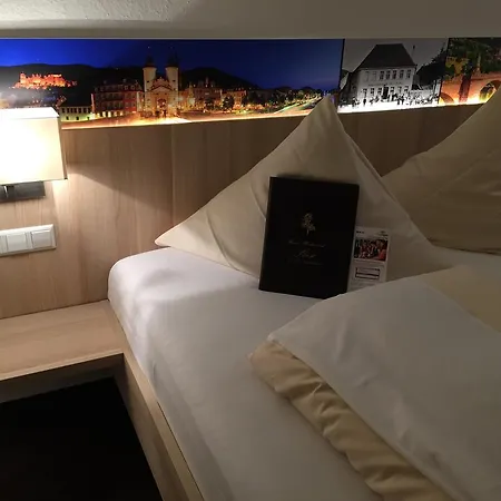 Rose Inklusive Fruehstueck, Saunanutzung Und Parkplaetze Nach Verfuegbarkeit 3*