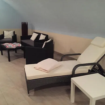 호텔 Rose Inklusive Fruehstueck, Saunanutzung Und Parkplaetze Nach Verfuegbarkeit