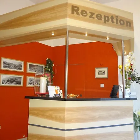 호텔 Rose Inklusive Fruehstueck, Saunanutzung Und Parkplaetze Nach Verfuegbarkeit