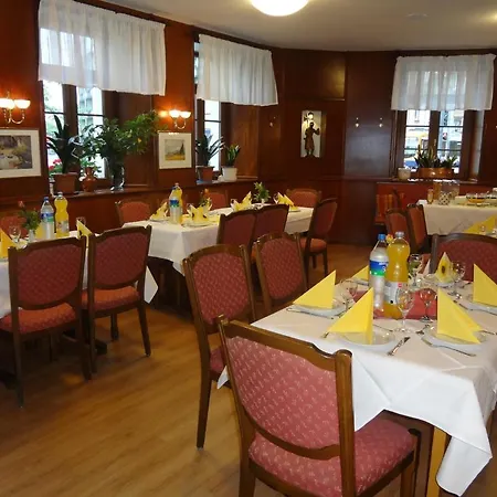 Rose Inklusive Fruehstueck, Saunanutzung Und Parkplaetze Nach Verfuegbarkeit