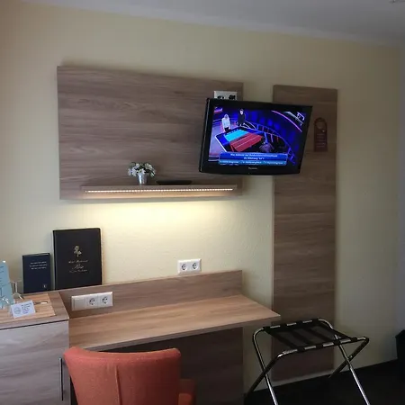 Rose Inklusive Fruehstueck, Saunanutzung Und Parkplaetze Nach Verfuegbarkeit 호텔 하이델베르크