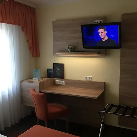 Rose Inklusive Fruehstueck, Saunanutzung Und Parkplaetze Nach Verfuegbarkeit 3*