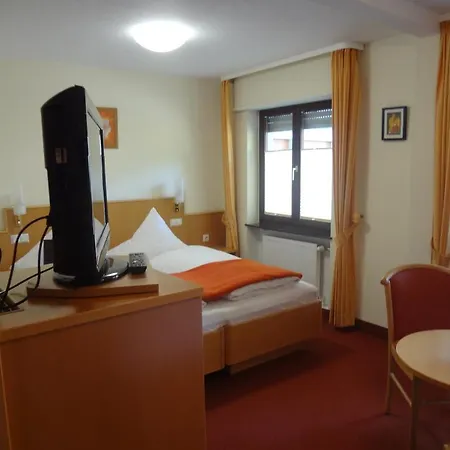 Rose Inklusive Fruehstueck, Saunanutzung Und Parkplaetze Nach Verfuegbarkeit 하이델베르크