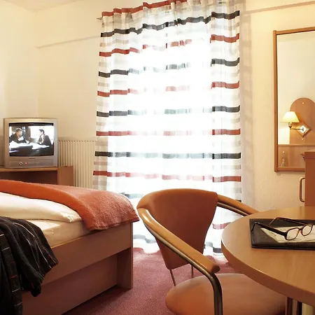 Rose Inklusive Fruehstueck, Saunanutzung Und Parkplaetze Nach Verfuegbarkeit 3*