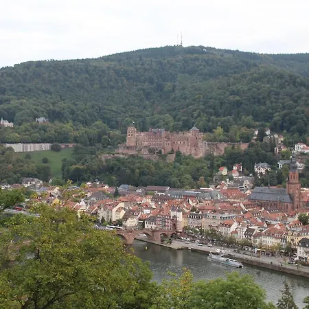 호텔 Rose Inklusive Fruehstueck, Saunanutzung Und Parkplaetze Nach Verfuegbarkeit 3*