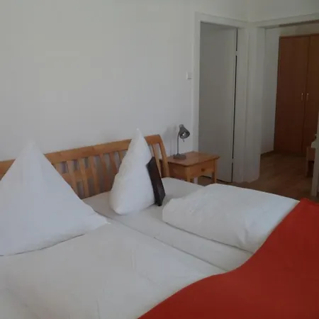 호텔 Rose Inklusive Fruehstueck, Saunanutzung Und Parkplaetze Nach Verfuegbarkeit