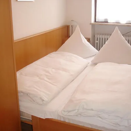 호텔 Rose Inklusive Fruehstueck, Saunanutzung Und Parkplaetze Nach Verfuegbarkeit