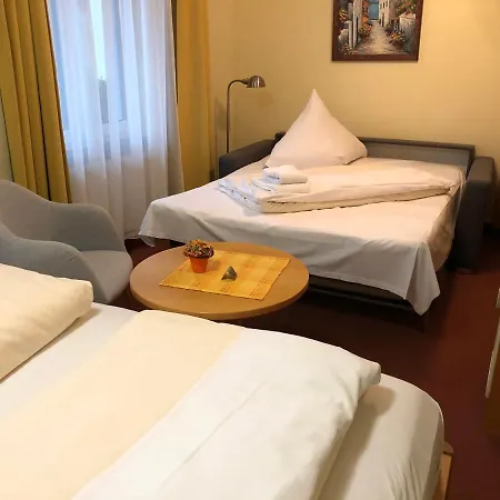 호텔 Rose Inklusive Fruehstueck, Saunanutzung Und Parkplaetze Nach Verfuegbarkeit 3*