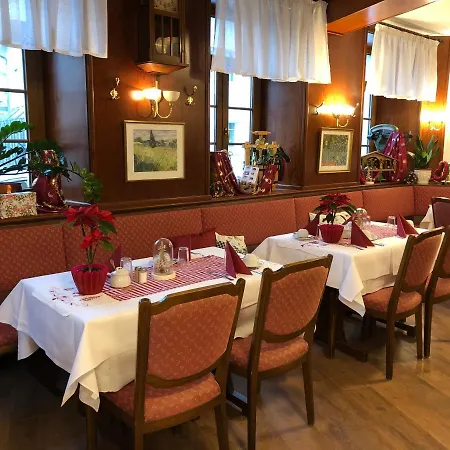 호텔 Rose Inklusive Fruehstueck, Saunanutzung Und Parkplaetze Nach Verfuegbarkeit