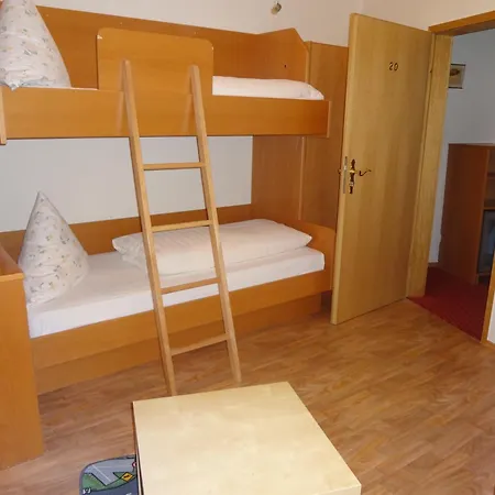 Rose Inklusive Fruehstueck, Saunanutzung Und Parkplaetze Nach Verfuegbarkeit