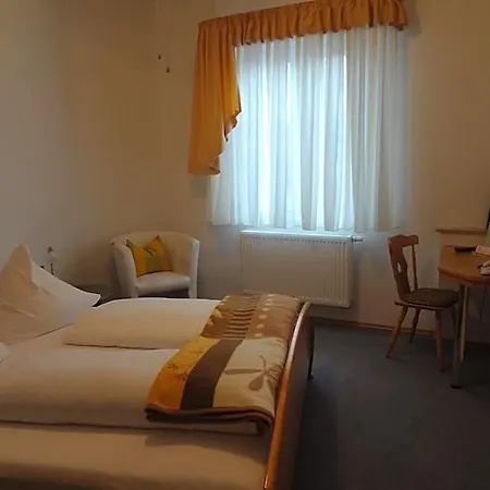 Rose Inklusive Fruehstueck, Saunanutzung Und Parkplaetze Nach Verfuegbarkeit 호텔