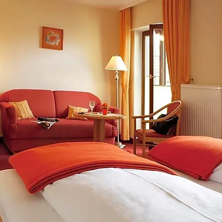 Отель Rose Inklusive Fruehstueck, Saunanutzung Und Parkplaetze Nach Verfuegbarkeit 3*