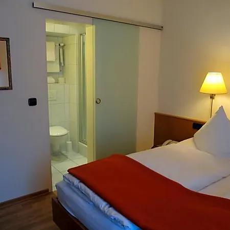 Rose Inklusive Fruehstueck, Saunanutzung Und Parkplaetze Nach Verfuegbarkeit 하이델베르크