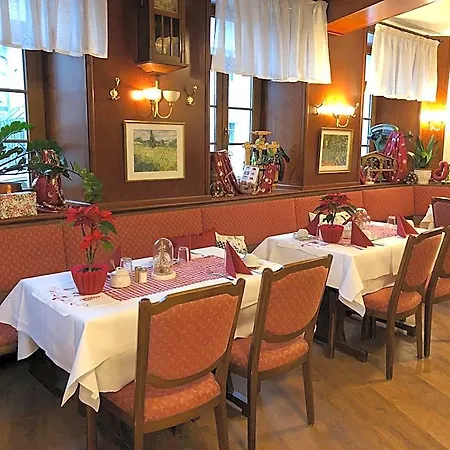 호텔 Rose Inklusive Fruehstueck, Saunanutzung Und Parkplaetze Nach Verfuegbarkeit 3*