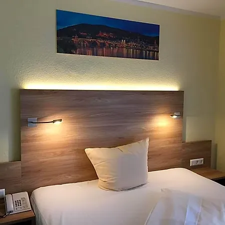 Rose Inklusive Fruehstueck, Saunanutzung Und Parkplaetze Nach Verfuegbarkeit 3* 하이델베르크