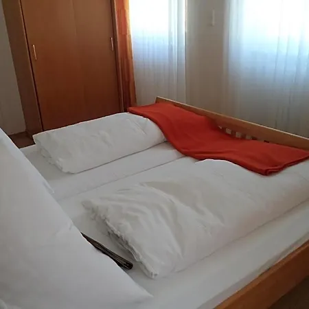 Rose Inklusive Fruehstueck, Saunanutzung Und Parkplaetze Nach Verfuegbarkeit 3*