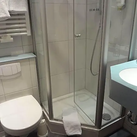 Rose Inklusive Fruehstueck, Saunanutzung Und Parkplaetze Nach Verfuegbarkeit 하이델베르크