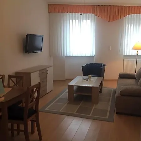 Rose Inklusive Fruehstueck, Saunanutzung Und Parkplaetze Nach Verfuegbarkeit 호텔 3*