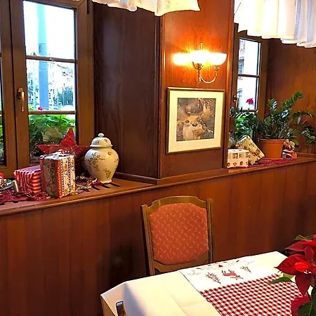 호텔 Rose Inklusive Fruehstueck, Saunanutzung Und Parkplaetze Nach Verfuegbarkeit 3*