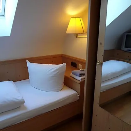 Rose Inklusive Fruehstueck, Saunanutzung Und Parkplaetze Nach Verfuegbarkeit 3* 하이델베르크