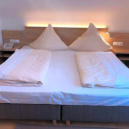 Rose Inklusive Fruehstueck, Saunanutzung Und Parkplaetze Nach Verfuegbarkeit 3*