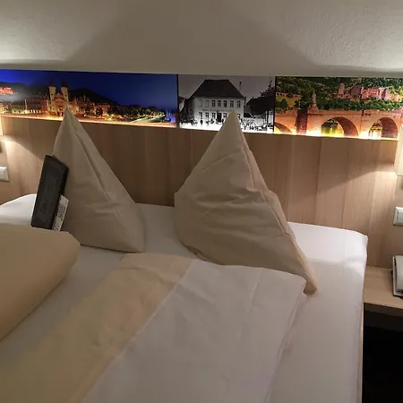 Rose Inklusive Fruehstueck, Saunanutzung Und Parkplaetze Nach Verfuegbarkeit Отель 3*