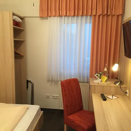 Отель Rose Inklusive Fruehstueck, Saunanutzung Und Parkplaetze Nach Verfuegbarkeit