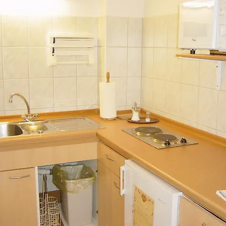 Rose Inklusive Fruehstueck, Saunanutzung Und Parkplaetze Nach Verfuegbarkeit 3*