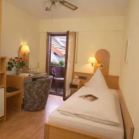 Rose Inklusive Fruehstueck & Saunanutzung Hotel Heidelberg