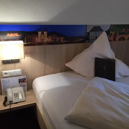 Rose Inklusive Fruehstueck, Saunanutzung Und Parkplaetze Nach Verfuegbarkeit Отель 3*