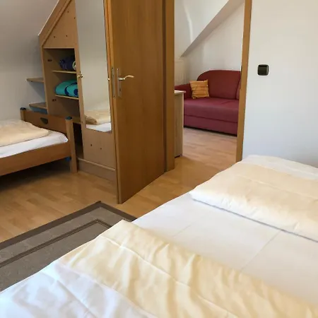 Rose Inklusive Fruehstueck, Saunanutzung Und Parkplaetze Nach Verfuegbarkeit 3*