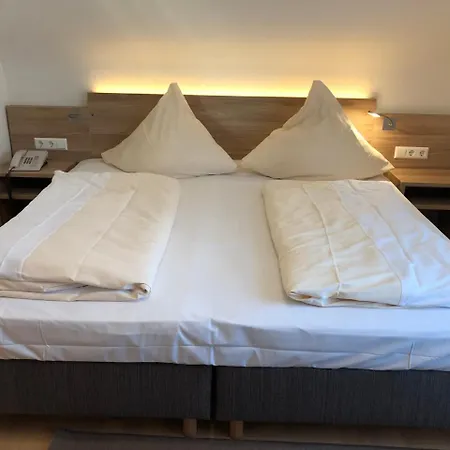 Rose Inklusive Fruehstueck & Saunanutzung Hotel 3*