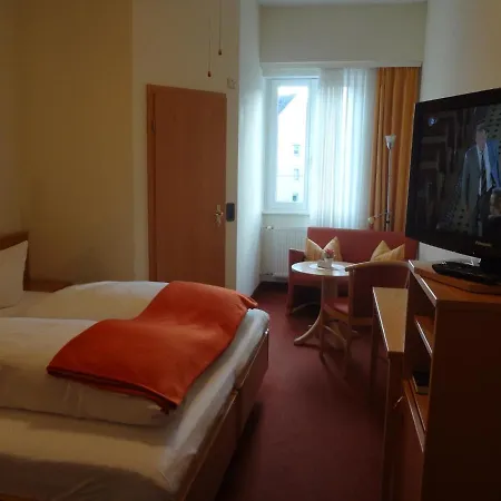 Rose Inklusive Fruehstueck, Saunanutzung Und Parkplaetze Nach Verfuegbarkeit 海德堡
