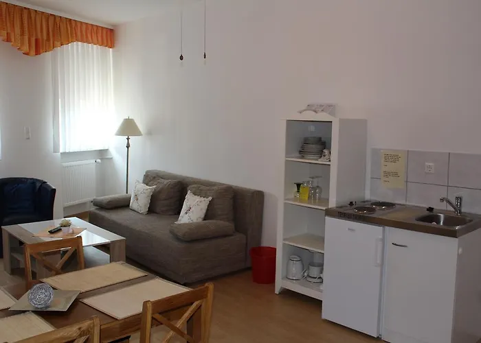 Rose Inklusive Fruehstueck, Saunanutzung Und Parkplaetze Nach Verfuegbarkeit Хайдельберг