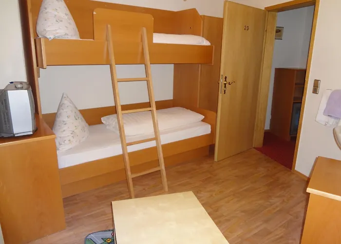 Rose Inklusive Fruehstueck, Saunanutzung Und Parkplaetze Nach Verfuegbarkeit