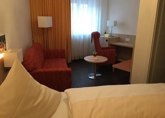 Rose Inklusive Fruehstueck, Saunanutzung Und Parkplaetze Nach Verfuegbarkeit 3* Хайдельберг