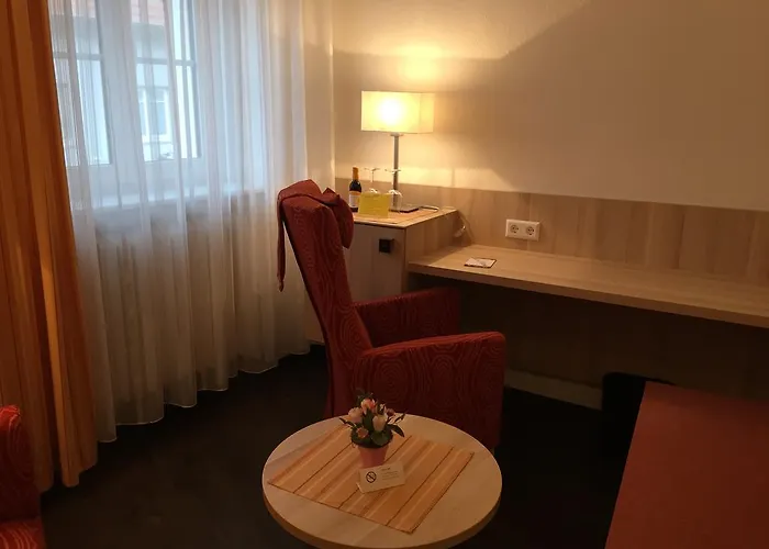 Rose Inklusive Fruehstueck, Saunanutzung Und Parkplaetze Nach Verfuegbarkeit Хайдельберг