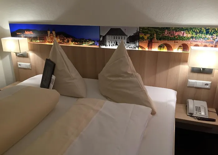 Rose Inklusive Fruehstueck, Saunanutzung Und Parkplaetze Nach Verfuegbarkeit Отель 3*