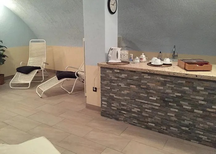 Rose Inklusive Fruehstueck, Saunanutzung Und Parkplaetze Nach Verfuegbarkeit Отель