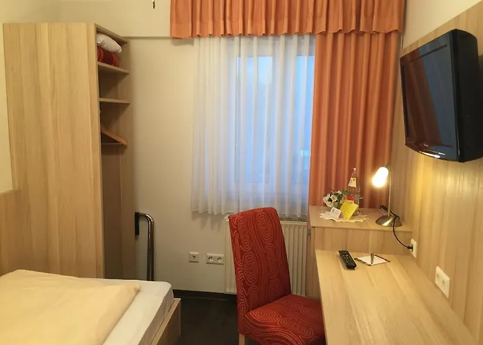 Отель Rose Inklusive Fruehstueck, Saunanutzung Und Parkplaetze Nach Verfuegbarkeit