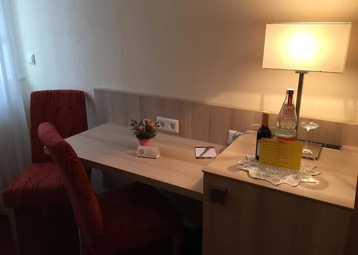 Отель Rose Inklusive Fruehstueck, Saunanutzung Und Parkplaetze Nach Verfuegbarkeit Хайдельберг