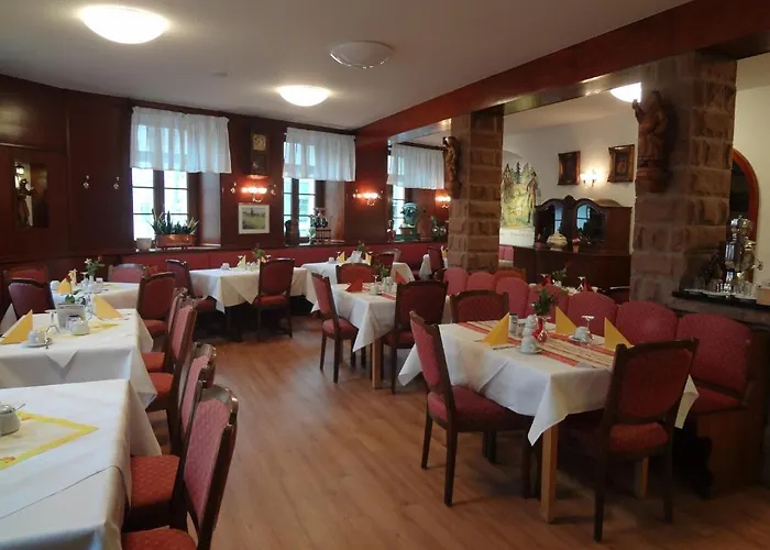 Rose Inklusive Fruehstueck, Saunanutzung Und Parkplaetze Nach Verfuegbarkeit Отель