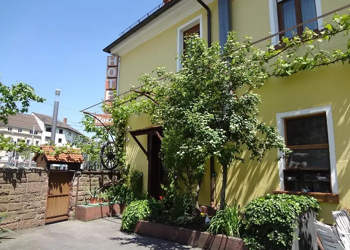 Отель Rose Inklusive Fruehstueck, Saunanutzung Und Parkplaetze Nach Verfuegbarkeit