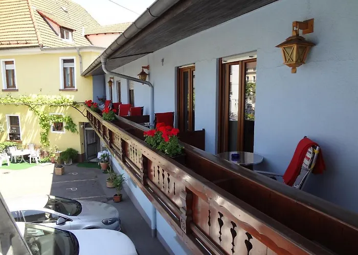 Rose Inklusive Fruehstueck, Saunanutzung Und Parkplaetze Nach Verfuegbarkeit Отель