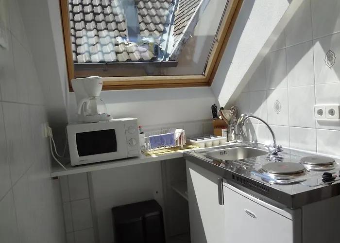 Rose Inklusive Fruehstueck, Saunanutzung Und Parkplaetze Nach Verfuegbarkeit