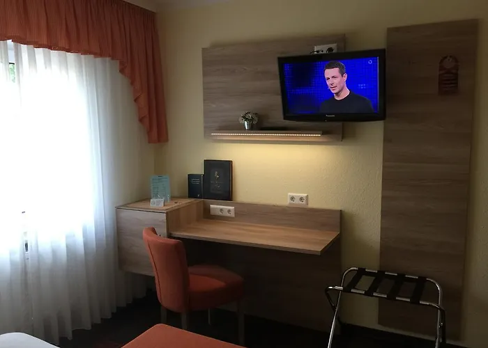 Rose Inklusive Fruehstueck, Saunanutzung Und Parkplaetze Nach Verfuegbarkeit 3*