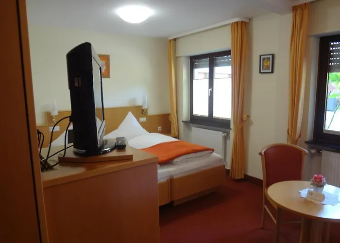 Rose Inklusive Fruehstueck, Saunanutzung Und Parkplaetze Nach Verfuegbarkeit Хайдельберг