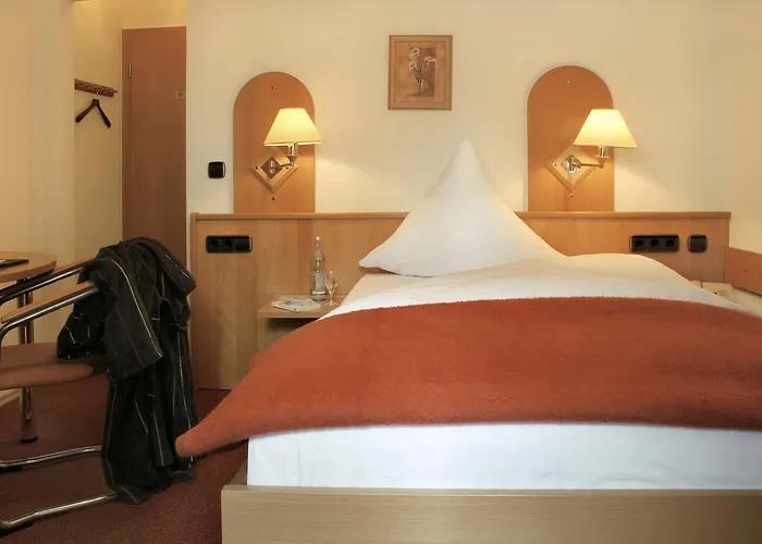 Отель Rose Inklusive Fruehstueck, Saunanutzung Und Parkplaetze Nach Verfuegbarkeit 3*